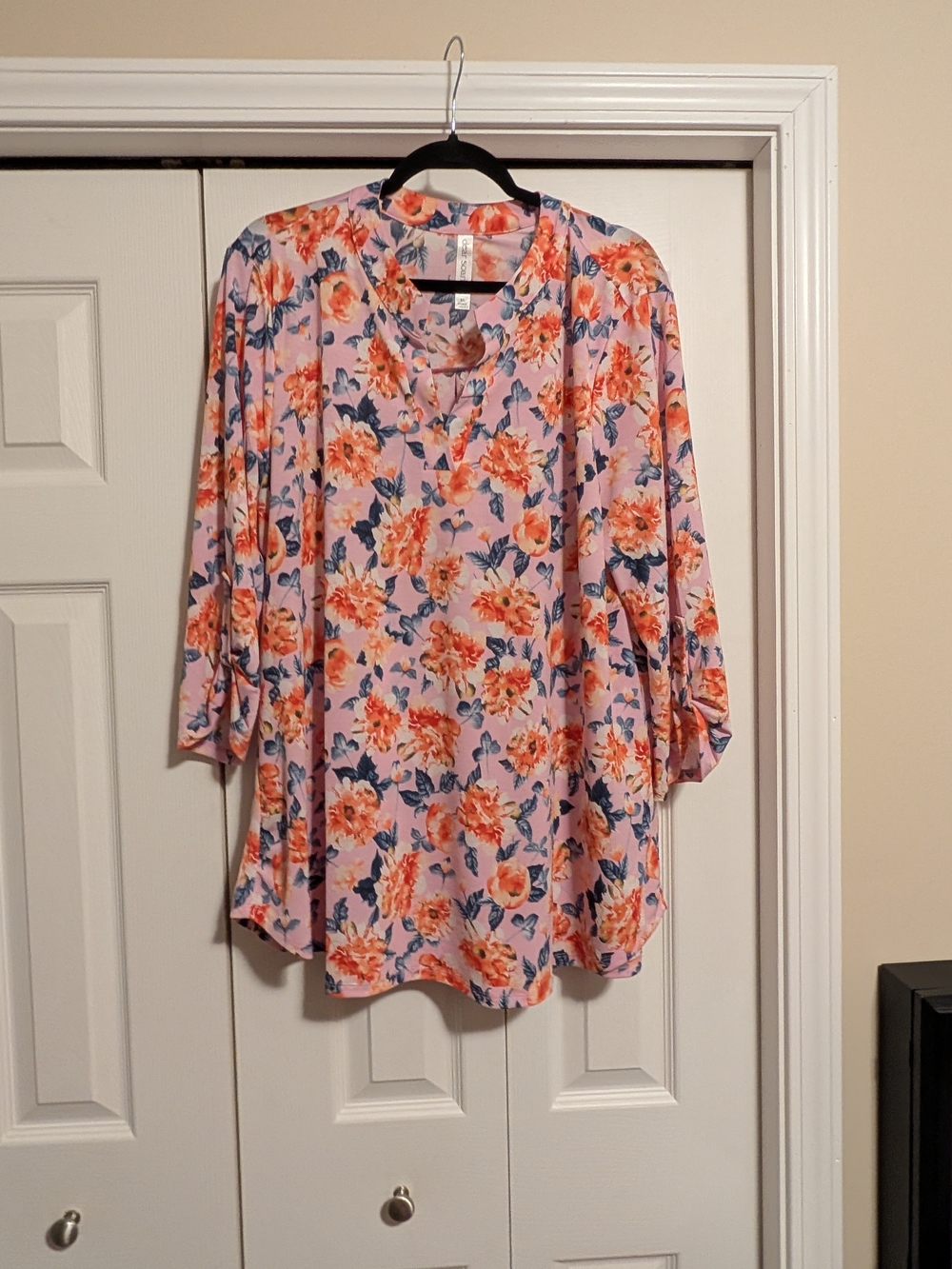 Women’s Floral V-Neck Tunic in Blush Pink